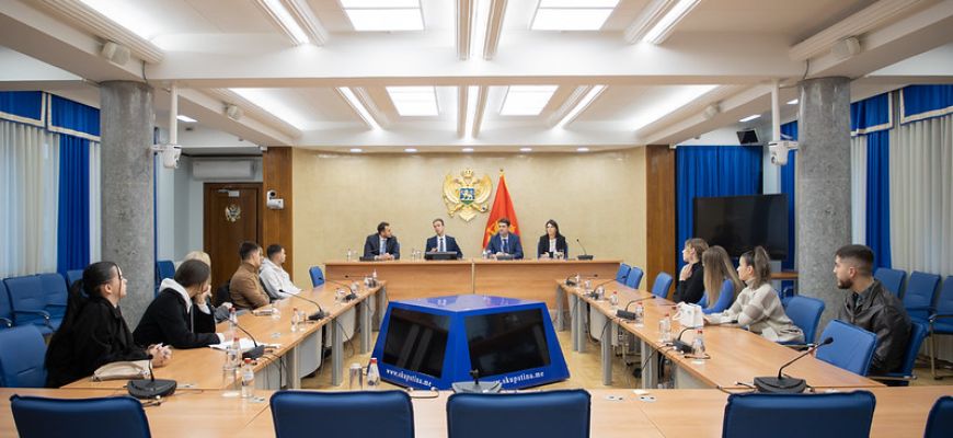 Studenta visit the Committee for Finance, Ecobimy and Budget