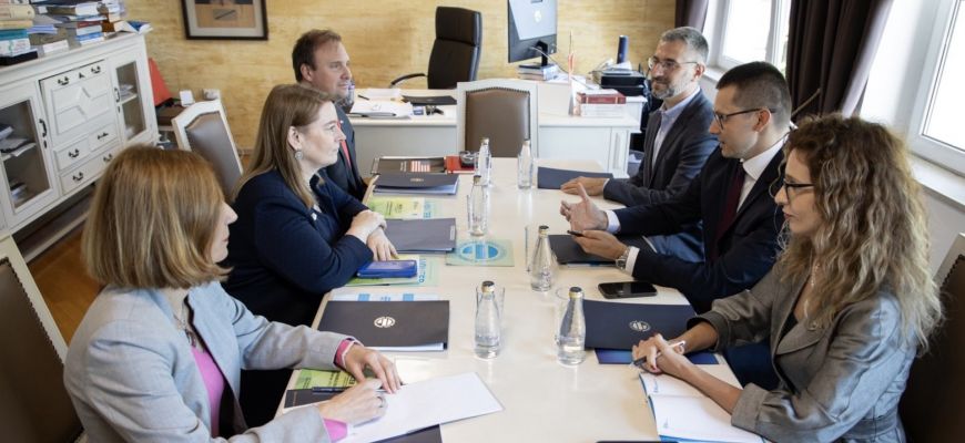 Visit of the American ambassador to the Faculty of Economics1.jpg